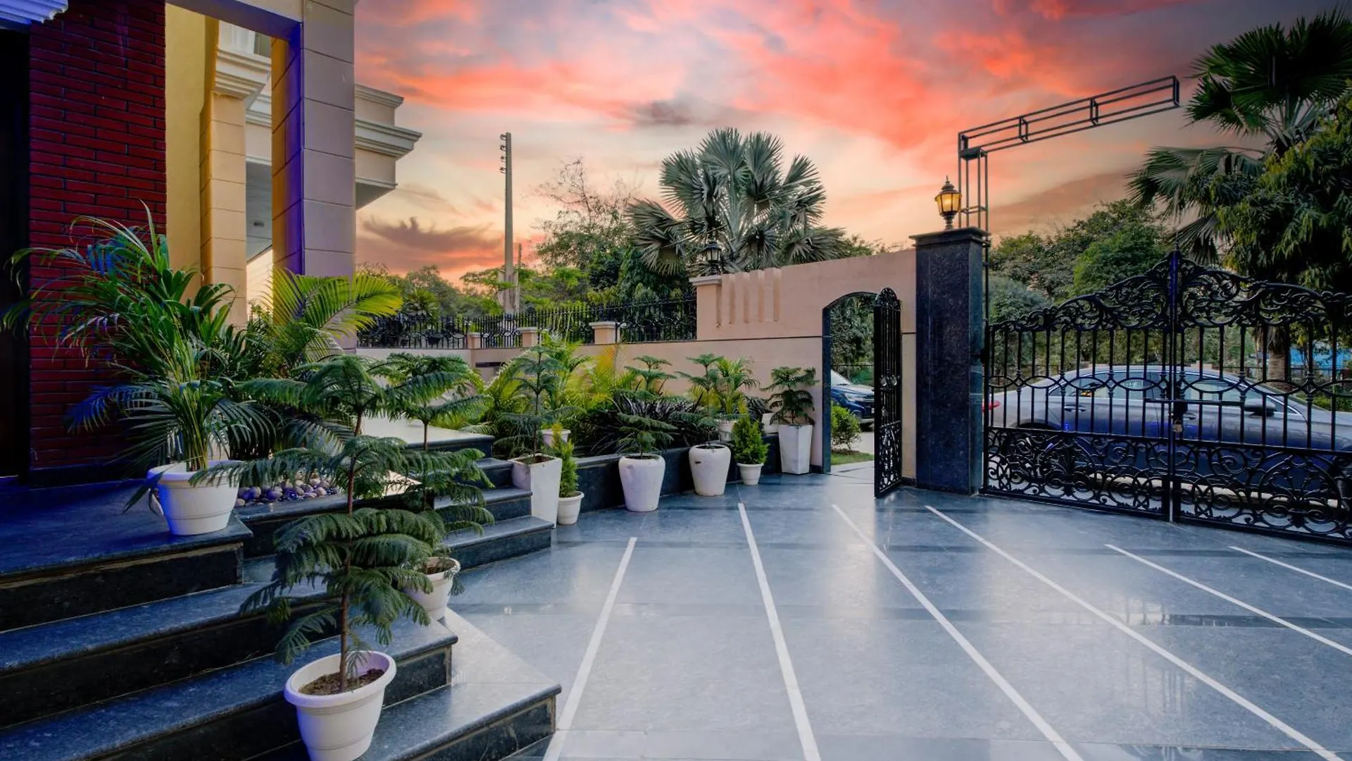 Amrit Hotel - Hotel & Banquet,Sector 32 Gurgaon