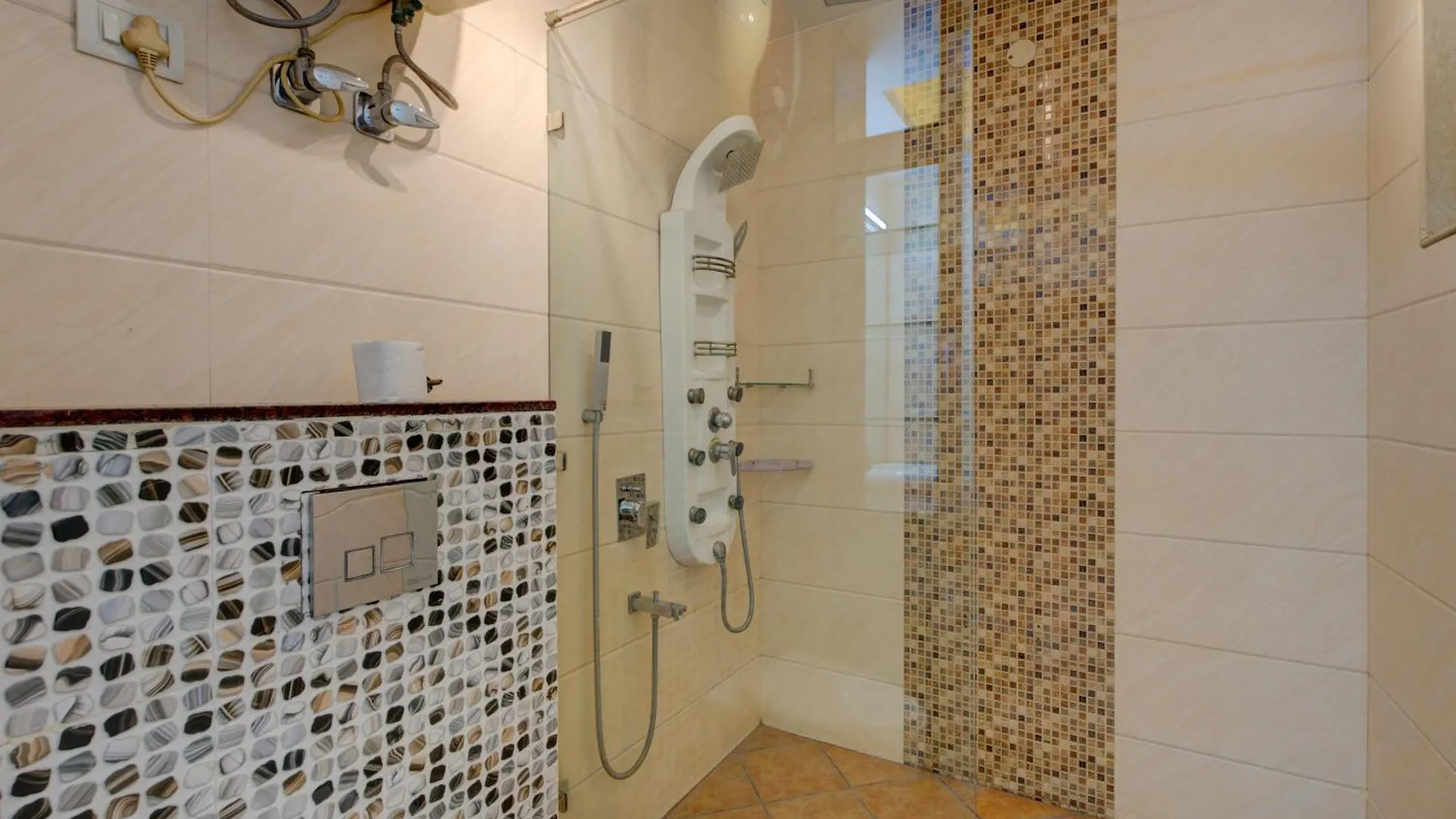 Amrit Hotel - Hotel & Banquet,Sector 32 Gurgaon