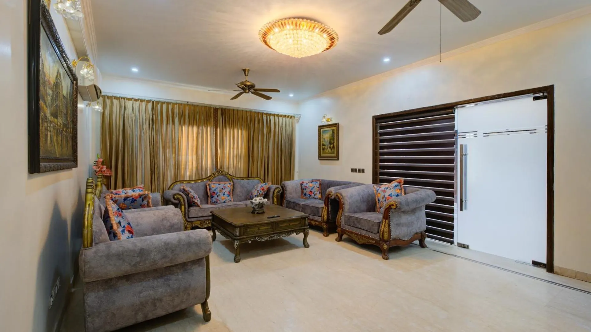 Amrit Hotel - Hotel & Banquet,Sector 32 Gurgaon 4*,