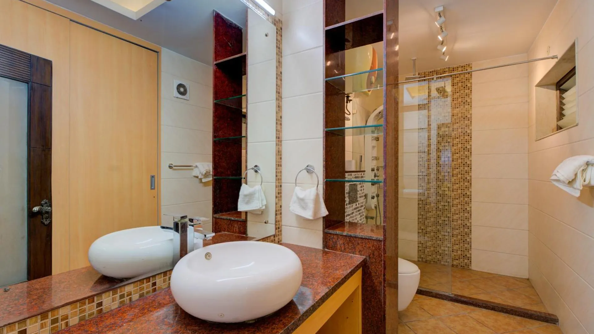 Amrit Hotel - Hotel & Banquet,Sector 32 Gurgaon