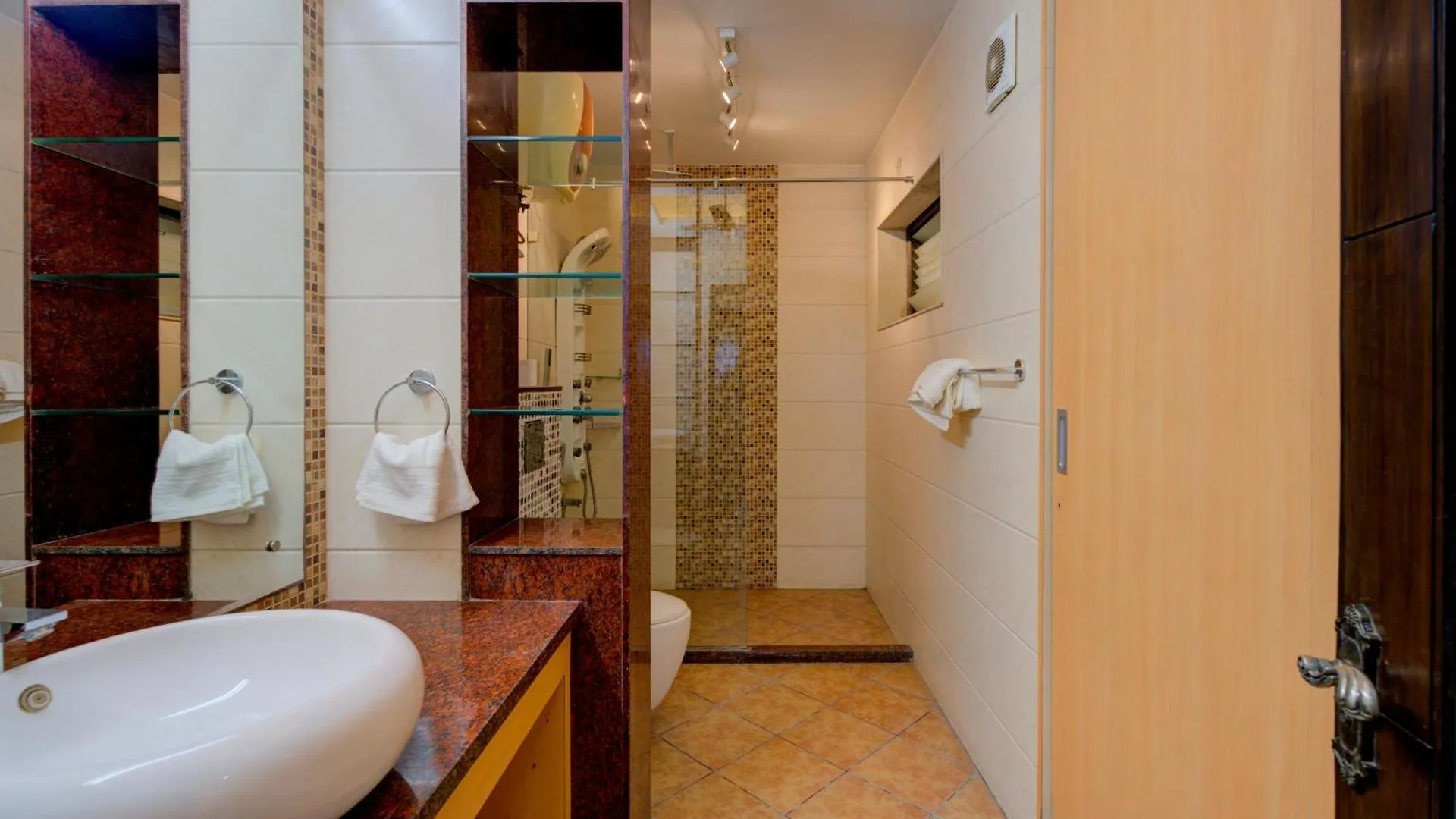 Amrit Hotel - Hotel & Banquet,Sector 32 Gurgaon 4*,