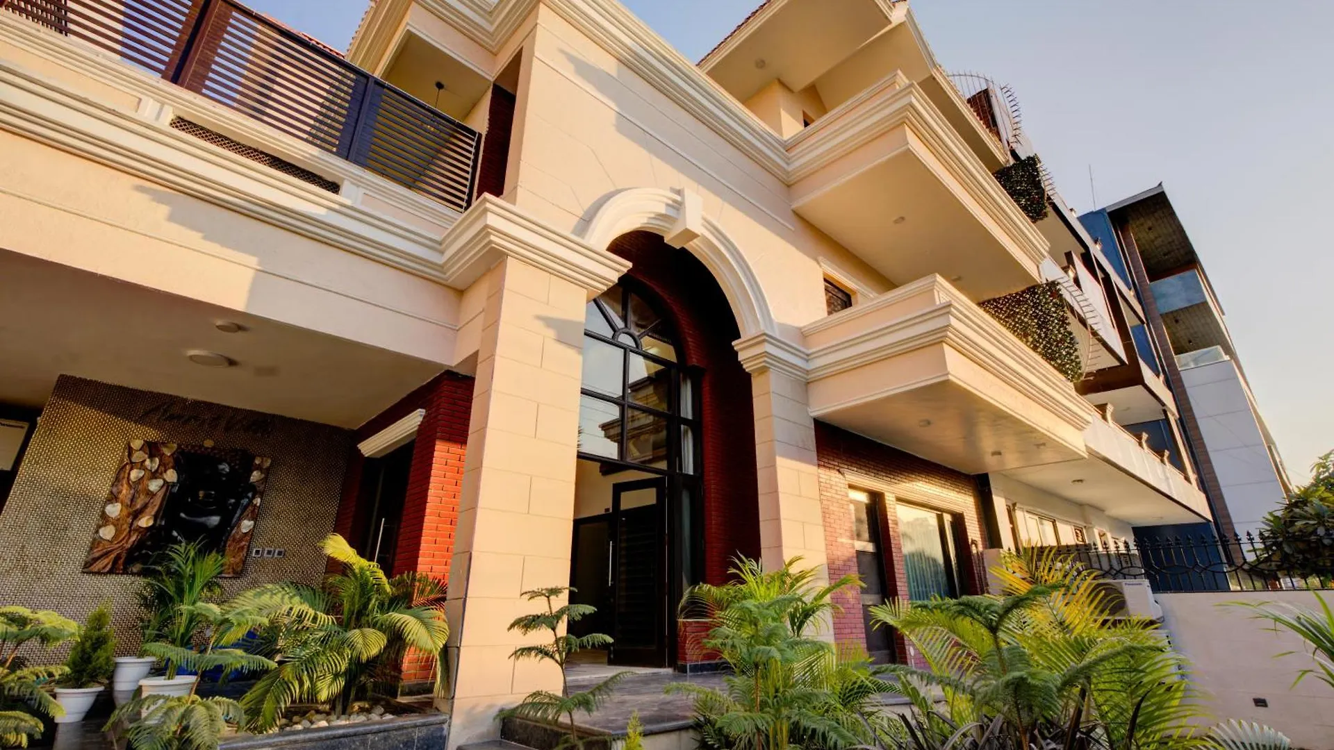 Amrit Hotel - Hotel & Banquet,Sector 32 Gurgaon