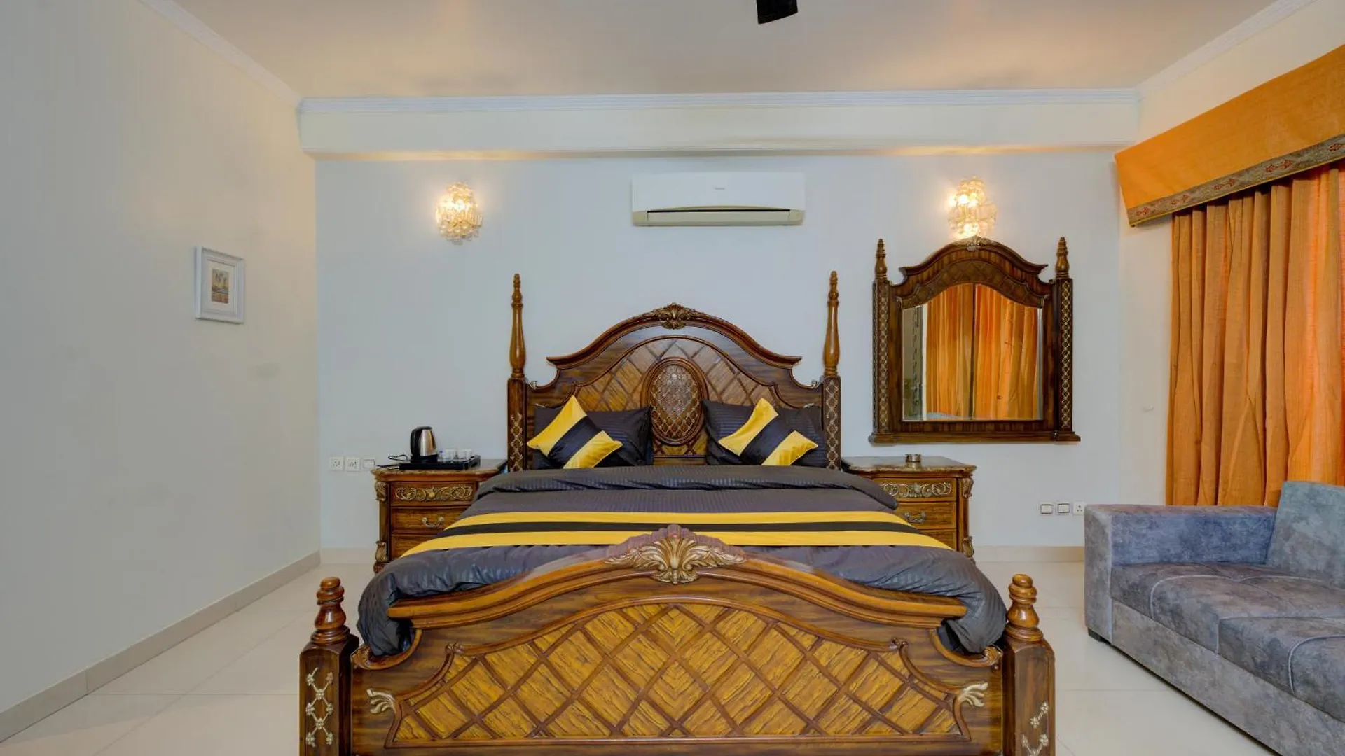 Amrit Hotel - Hotel & Banquet,Sector 32 Gurgaon Indien