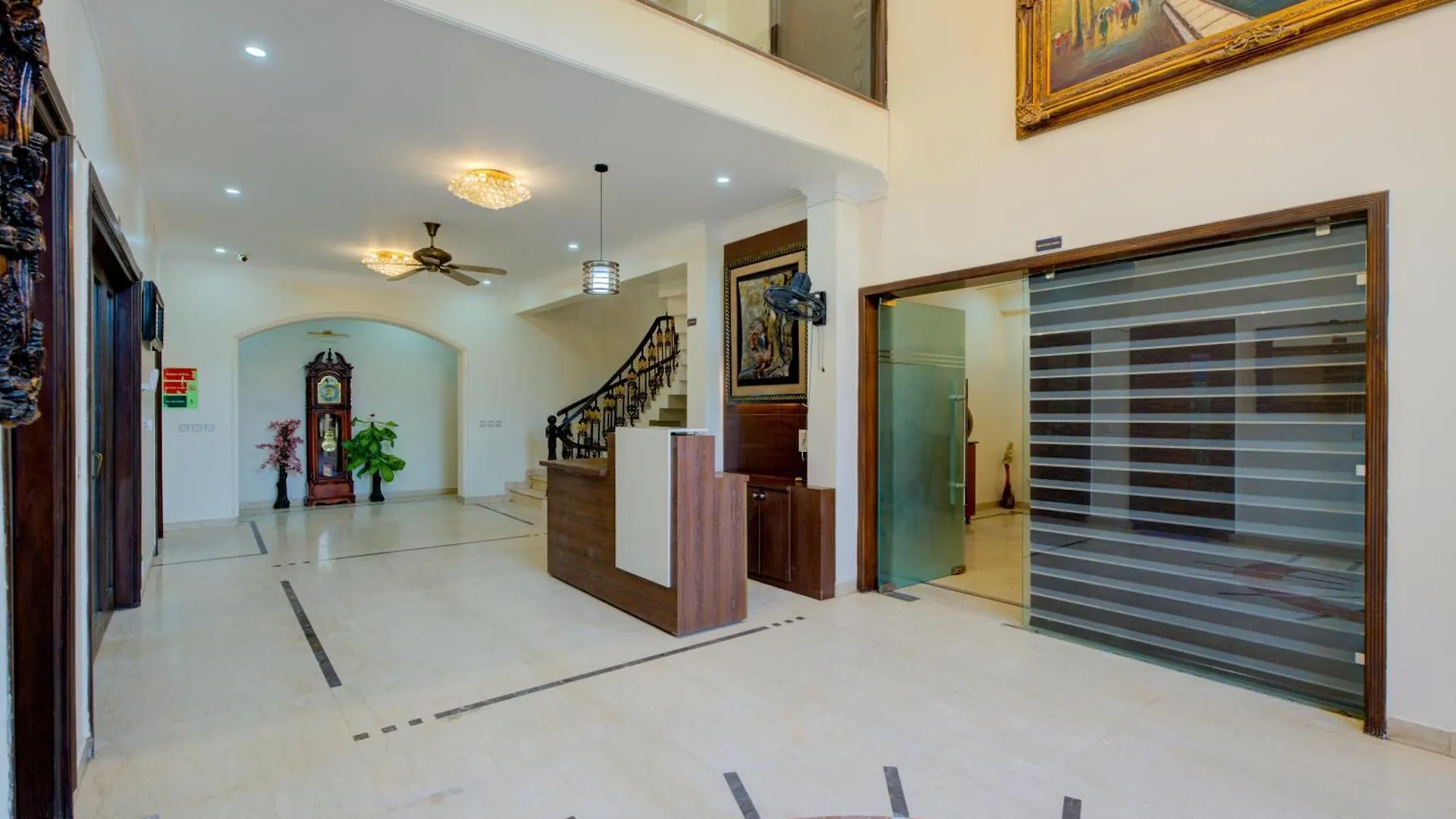 Amrit Hotel - Hotel & Banquet,Sector 32 Gurgaon